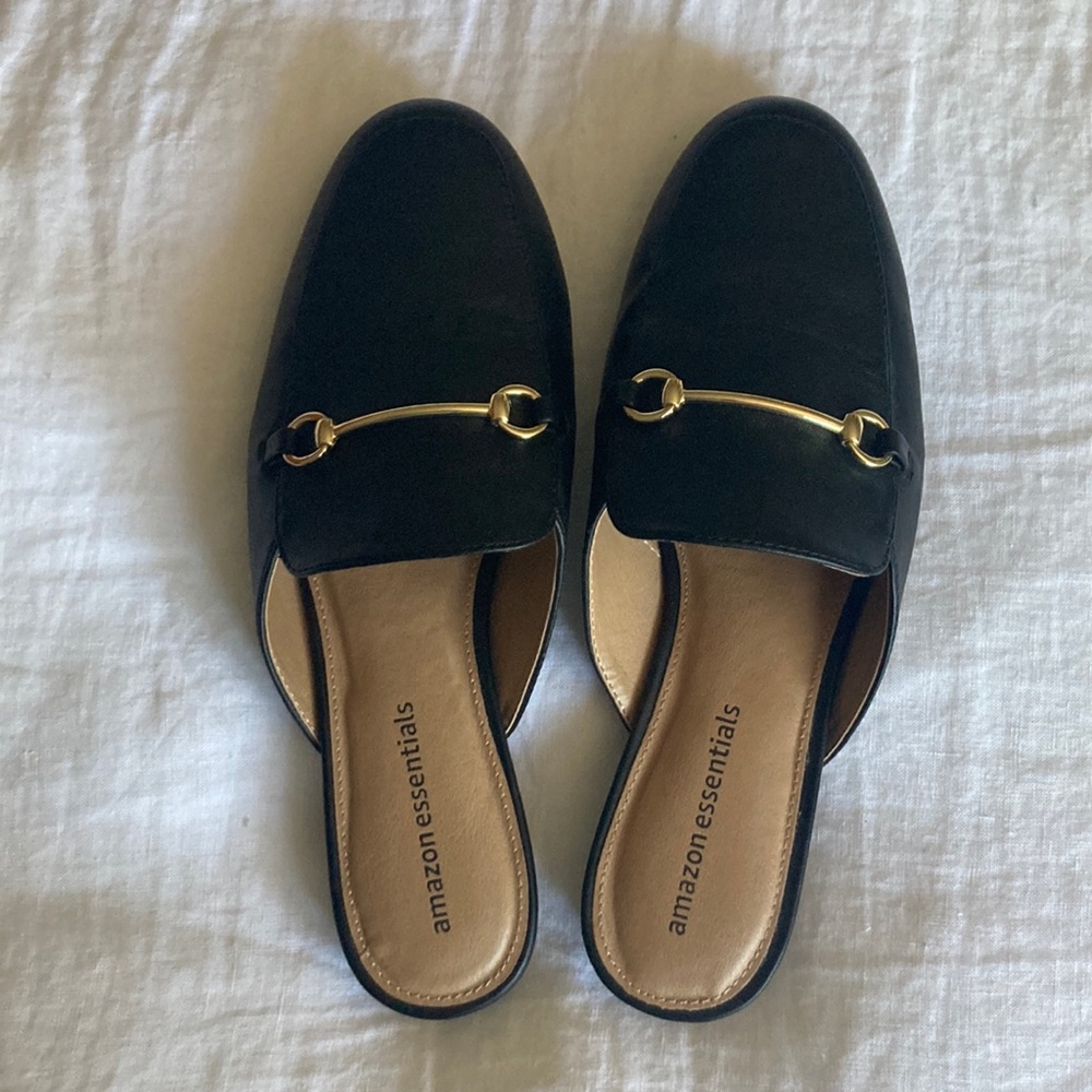 Amazon Essentials Womens Buckle Mule